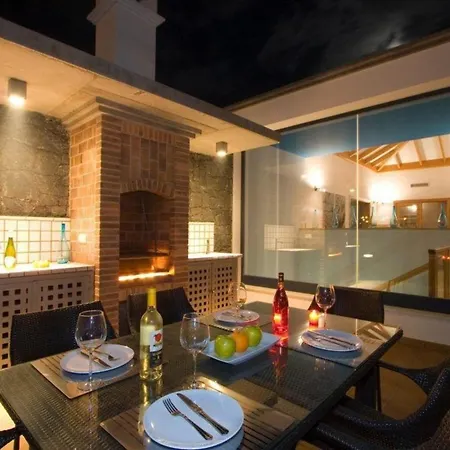 In Mit Terrasse, Whirlpool Und Grill 펜션